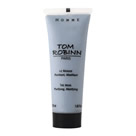Ce masque désincrustant, véritable « aspirateur » à impuretés est un concentré d’actifs 100 % naturels (camphre, soufre, kaolin, argile verte). Pratique pour lutter contre les effets de la pollution sur la peau (teint grisâtre, peau qui brille)