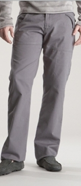 Pantalon homme à découpes.