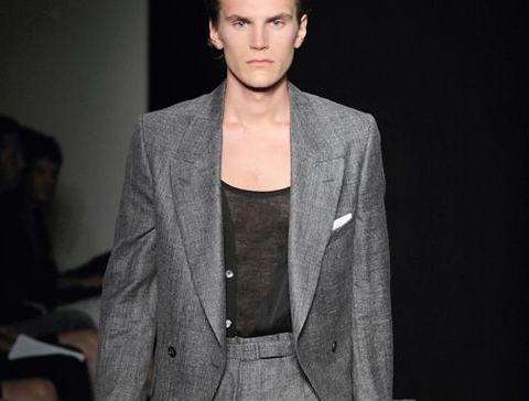 Découvrez la vidéo de la collection Yves Saint Laurent mode homme automne-hiver 2009/2010