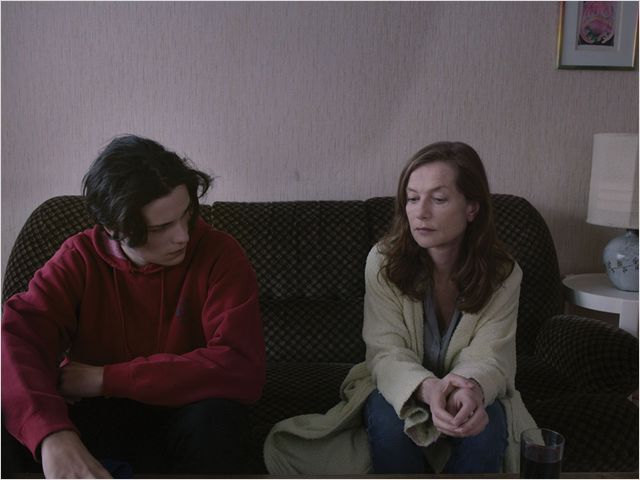 Charly ( Jules Benchetrit) et Jeanne Meyer (Isabelle Huppert)