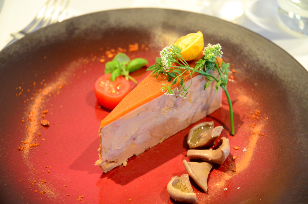 Foie gras de canard du sud ouest à la gelée de tomates Crédit photo : Fusioline