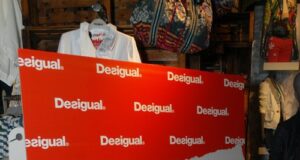 DESIGUAL – Seminaked Party