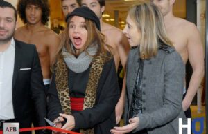 BHV Homme: coup d’envoi des soldes avec Victoria ABRIL.