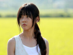 “A girl at my door” de July Jung.