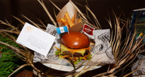 Hard Rock Cafe : 1971 DATE ANNIVERSAIRE = 71 CENTS LE BURGER !