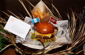 Hard Rock Cafe : 1971 DATE ANNIVERSAIRE = 71 CENTS LE BURGER !