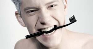 Curaprox : dentifrice noir pour dents blanches !