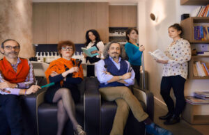 LE MOMENT PRÉSENT : Un salon inattendu…