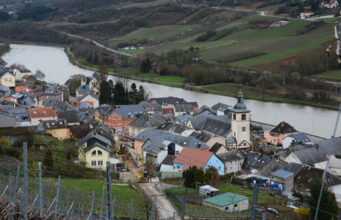 La Moselle Luxembourgeoise et ses vignobles . Part 1 !