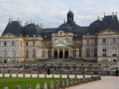 LES SOIRÉES AUX CHANDELLES AU CHÂTEAU DE VAUX-LE-VICOMTE .