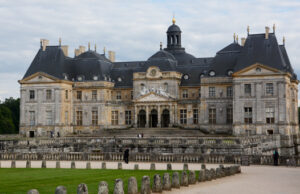 LES SOIRÉES AUX CHANDELLES AU CHÂTEAU DE VAUX-LE-VICOMTE .