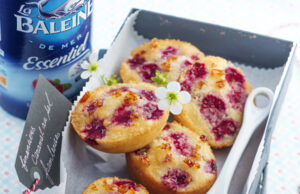 Financiers framboises et caramel croquant salé.