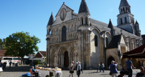 La Vienne et ses trésors : Poitiers .