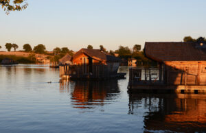 La Vienne et ses trésors : Le Village Flottant de Pressac.