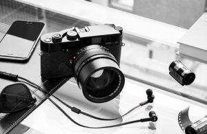 Son et esthétique : des casques audio haut de gamme signés Leica Camera et Master & Dynamic .