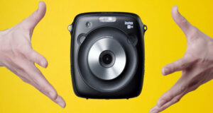 FUJIFILM sort INSTAX SQUARE SQ10, UN FORMAT CARRÉ .