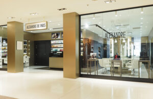 Alexandre de Paris ouvre son nouveau flagship coiffure aux Galeries Lafayette Paris Haussmann.
