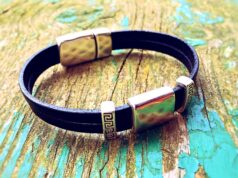 Trois idées de bijoux pour un homme.