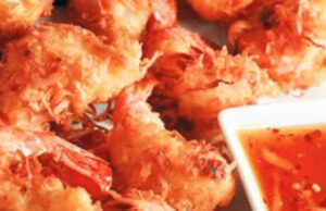 Brochettes de crevettes à la noix de coco et gelée de poivron rouge fumé.