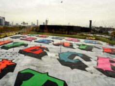 Zippo et le street artiste Ben Eine ont créé une fresque de 17,500 mètres carrés dans l’Est de Londres .