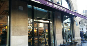 Le Café Pouchkine, place de la Madeleine, un lieu incontournable.