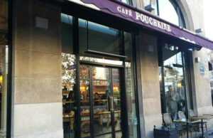 Le Café Pouchkine, place de la Madeleine, un lieu incontournable.