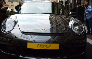 Richard Olinski customise la Porsche 911.