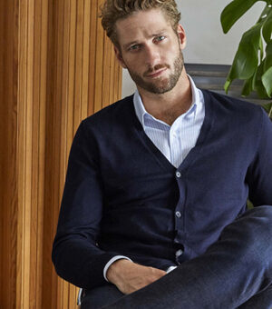 CYRILLUS PRÉSENTE SA COLLECTION HOMME.