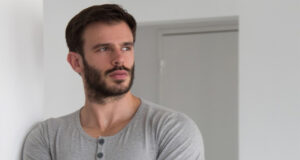 GARÇON FRANÇAIS : MAILLOTS DE BAIN POUR HOMMES.