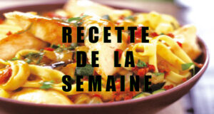 Tagliatelles au poulet et légumes grillés.