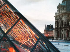 La Pyramide du Louvre fête ses 30 ans avec la participation de la boutique du musée du Louvre.