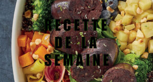 Salade bowl de boudin noir aux oignons.