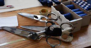 Smalto pour célébrer les 2 étoiles de l’équipe de France de Football à confectionné une tenue de ville.