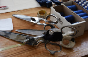 Smalto pour célébrer les 2 étoiles de l’équipe de France de Football à confectionné une tenue de ville.