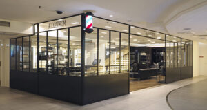 Aux Galeries Lafayette, le salon coiffeur- barbier imaginé par Alexandre de Paris.