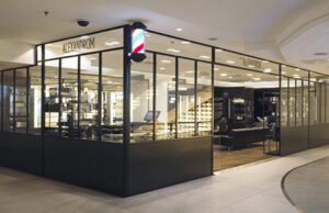 Aux Galeries Lafayette, le salon coiffeur- barbier imaginé par Alexandre de Paris.