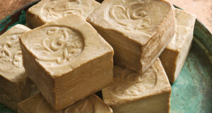 TADÉ lance le premier savon d’Alep fabriqué à Alep et certifié Cosmos !