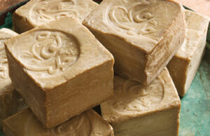 TADÉ lance le premier savon d’Alep fabriqué à Alep et certifié Cosmos !