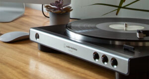 Audio-Technica présente la platine iconique AT-LP120X-USB, désormais en version Bluetooth