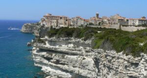 Pourquoi pas aller en Corse du Sud, à Bonifacio ?