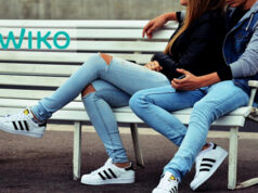 SONDAGE WIKO : 22 % DES FRANCAIS AVOUENT FLIRTER EN LIGNE DEPUIS LES TOILETTES !