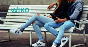 SONDAGE WIKO : 22 % DES FRANCAIS AVOUENT FLIRTER EN LIGNE DEPUIS LES TOILETTES !