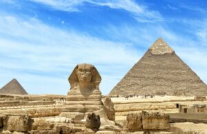 Evadez vous, devant les pyramides