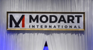 Mod’Art International a organisé son 16e défilé annuel le 2 juin 2021 aux Salons Hoche à Paris 8ème