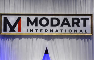 Mod’Art International a organisé son 16e défilé annuel le 2 juin 2021 aux Salons Hoche à Paris 8ème