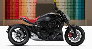 Ducati présente l’édition limitée et numérotée dela XDiavel Nera : “Elégance. Sans limite”.