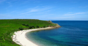 10 criques et plages secrètes en Europe où se détendre cet été