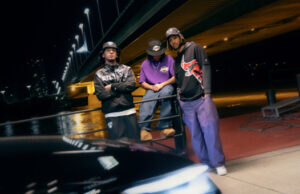 NEW ERA LANCE SA NOUVELLE COLLECTION DE CASQUETTES ET VĂTEMENTS “NBA IN PRINT”