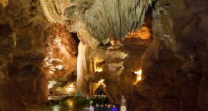 VOYAGE AU CENTRE DE LA TERRE : EMBARQUEZ POUR LE GOUFFRE DE PADIRAC