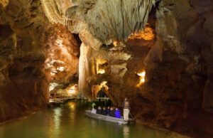 VOYAGE AU CENTRE DE LA TERREÂ : EMBARQUEZ POUR LE GOUFFRE DE PADIRAC